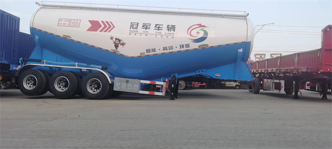 粉料物料運(yùn)輸車(chē)